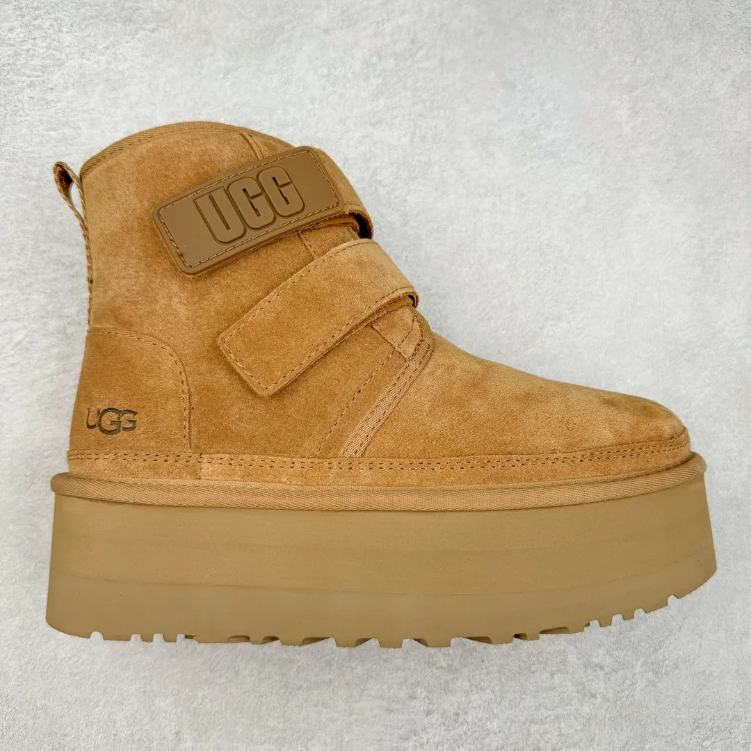 Pick up locally 💰600 UGG 0554 Autumn and winter sheepskin and fur one-piece snow boots with double buckles. All shoes are made from the same factory as ZP. Longfeng A-grade Australian imported sheepskin and fur one-piece Velcro women's boots. Brand OEM production line. Fully follow the ZP process. OEM original pattern maker. Adhering to the principle of no original shoes and no development selection. Pay attention to every detail. The most authentic version on the market. TREADLITE "Light Wing" technology outsole. Lightweight/durable/flexible/pile size: 35 36 37 38 39 40 Coding: by3936030